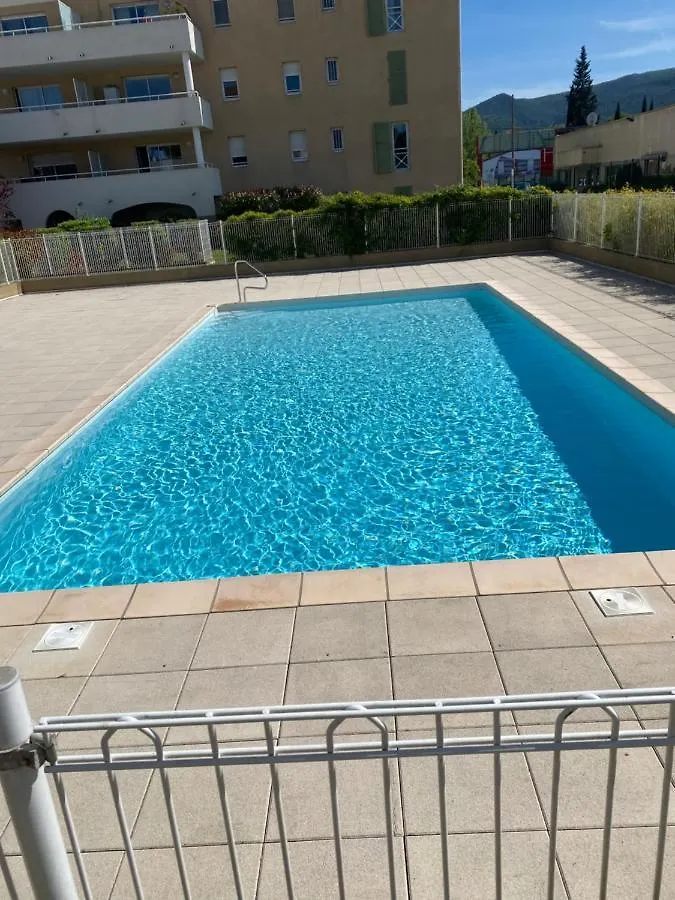 Studio Brignoles Piscine Emplacement Ideal contacts